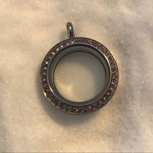 Origami Owl Jewelry - Origami Owl Medium Locket With Crystal Twist Face Origami Owl Jewelry - Origami Owl Medium Locket With Crystal Twist Face